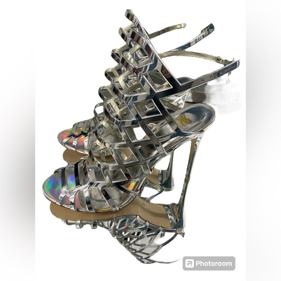Holographic View Silver High Heels with cage design - Picture 4 of 11